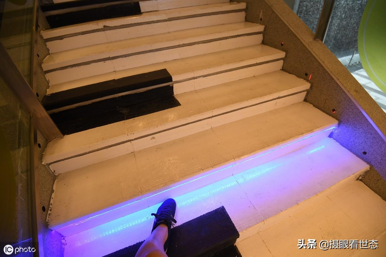 楼梯按钢琴键盘设计，可以发出乐声，网友说弹奏一曲还可锻炼身体