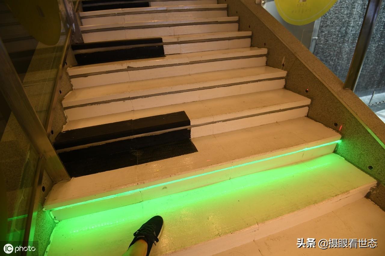 楼梯按钢琴键盘设计，可以发出乐声，网友说弹奏一曲还可锻炼身体