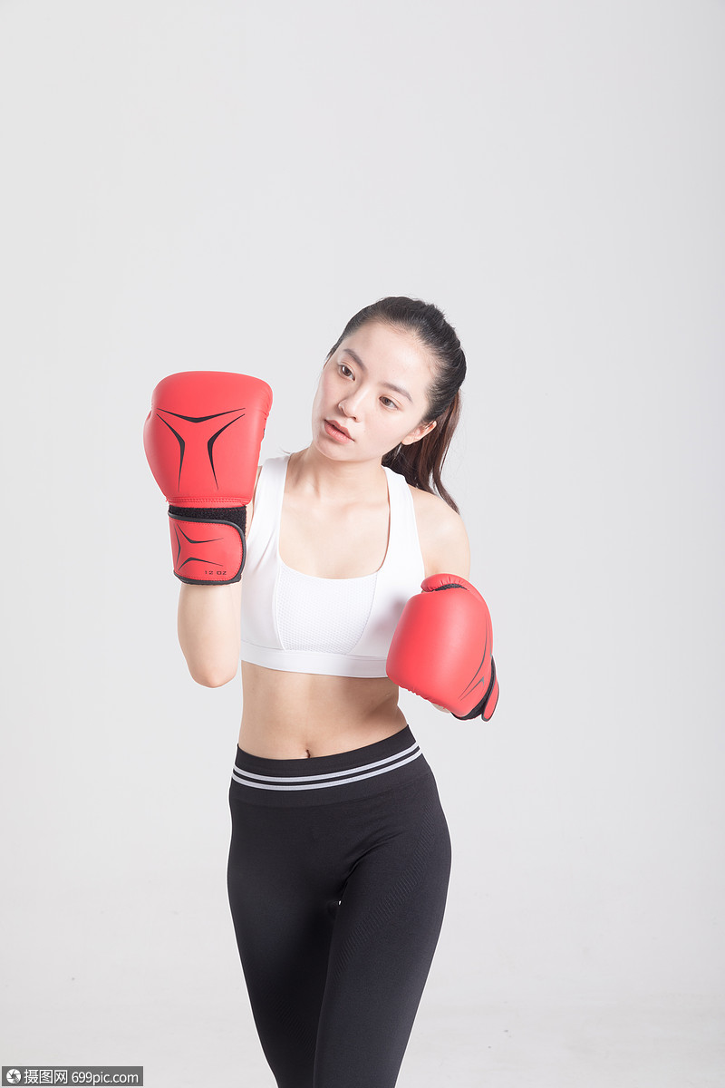 美女拳击_拳击美女被打肚子ryona_擂台拳击美女