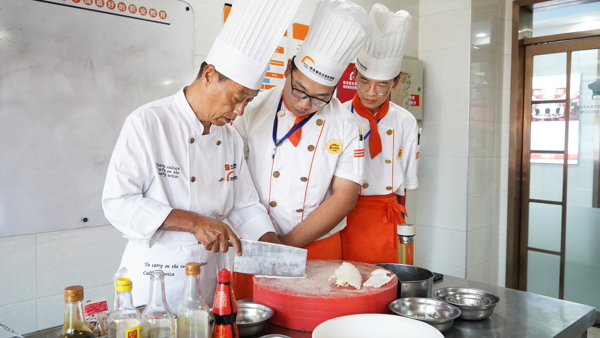 经营做饭游戏手机游戏下载_烹饪做饭经营游戏_游戏做饭的游戏大全视频