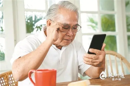 老年人适合玩手机游戏吗-老年人玩手机游戏：健康隐患大于社交乐
