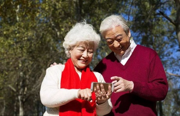 科技娱乐新时代：免费老年机手机游戏下载，为老年人带来轻松愉快