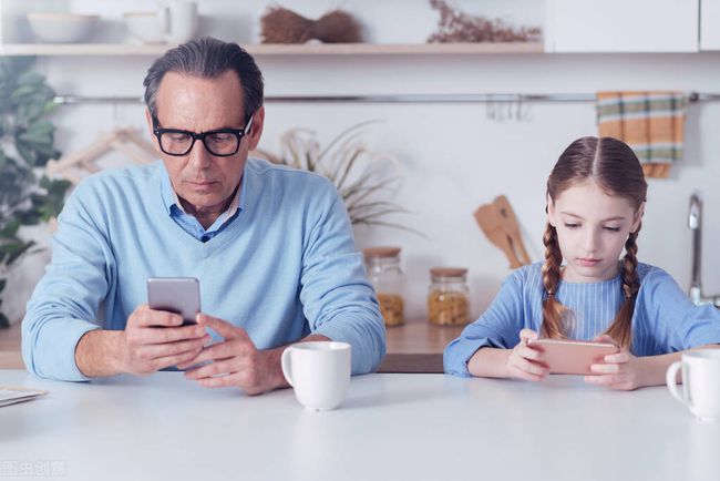 家长用手机充值游戏怎么办-如何引导孩子正确看待手机游戏？家长