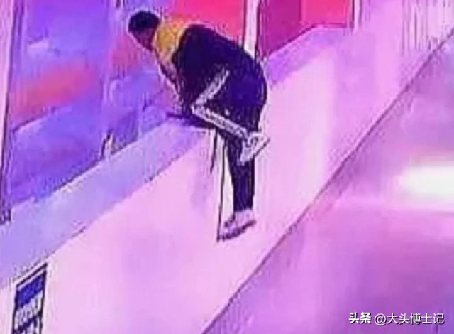 老师带手机上课玩游戏_老师上课玩手机造成恶劣影响_上课玩手机老师知道吗