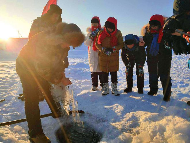 漠河攻略游戏手机-漠河手机游戏：带你领略神秘冰雪世界的冒险之旅