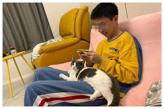 管理孩子玩手机_男孩玩游戏手机怎么样管教_管理孩子玩手机的软件叫什么